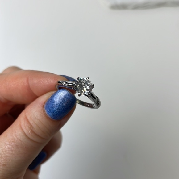 Solitaire Large Size Crystal & Small Crystals On Sides set in Sterling - Picture 8 of 16